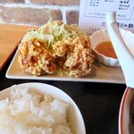 らーめん 紫龍 - 2022年6月　炊き立てのご飯と唐揚げ
