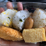 ヨークマート - 料理写真:彩りおにぎりセット321円