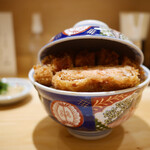 日本橋とんかつ 一 - 蓋を被せた盛り付けが丁寧