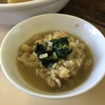 支那そば心麺 - 白海老入り烏骨鶏スープを投入。