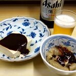 Jiyuuken - 「大ビール」（630円）、「豆腐」（150円）、「スジ」（330円）