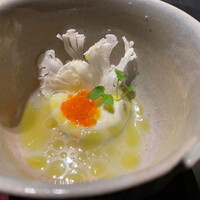 TOKi - 冬を過ごし、また春が来る（トマトのコンソメ、ホエーのムース、カリフラワーのスライス、アマゴのイクラ）