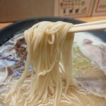 博多豚骨ラーメン 一純屋 - 麺リフト