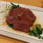 Tairyo Sakaba Zakomaru Ekinishi Ten - 低温调理牛肝刺身