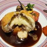 シェ・イノ - エメンタールチーズとハムがこんにちは！ソースも素晴らしい…