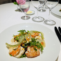 シェ・イノ - 魚介類のサラダ､こごみのフライがトッピング