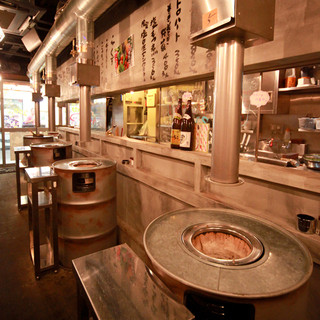 懐かしい雰囲気は居心地抜群！ドラム缶スタンド焼きにく！