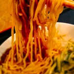 中国料理 華龍 - 麺。
            固めの食感。