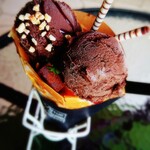 クレープアンドカフェ ヴァーチュ - チョコアイスをトッピングしたベルギーチョコアイスブラウニーを上にて撮影！