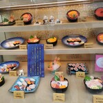 おたる 旭寿司 - お店入り口のディスプレイ