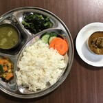 176523507 - 骨付きマトンカレー付きのダルバットセット