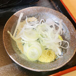 蕎麦 天ぷら 結庵 - 薬味はネギとワサビ