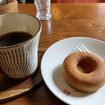 珈琲Muck - コーヒー ¥350 + ドーナツ ¥150