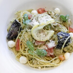 CAFE A LA TIENNE - グリルチキンとモッツァレラチーズのジェノベーゼパスタ