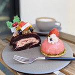 ヴィーガンカフェ シスター - チョコロールケーキ、苺のムースケーキ、カフェラテ オーツミルク♡