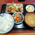 ヤマキ武居 - 馬もつ定食　850円
