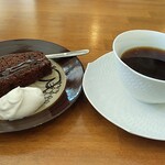 libre coffee roaster - チョコレートブラウニーとコーヒー