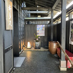 割烹 新多久 - 玄関