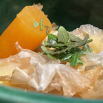 割烹 新多久 - 地物筍と蕗の薹との炊き合わせ