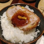とんかつ けい太 - 南州自然豚オンザライス　ソースで