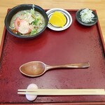 Teuchi Soba Udon Ayame - サラダとお新香