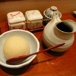 真ん丸に盛られた大根おろし