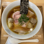 飯田商店 - わんたん入りしょうゆチャーシュー麺