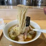 飯田商店 - わんたん入りしょうゆチャーシュー麺