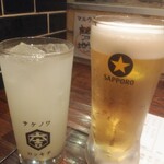 六吉 - 吟醸梅酒550円(ソーダ割)と黒ラベル550円でかんぱ～い