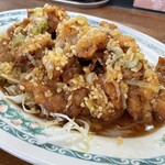 中華料理 龍馬 - 油淋鶏 900円　ライス大にしないと配分が合わなくなるくらい量が多い！