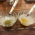 延喜 - 左が青梅、右が完熟梅のかき氷のせデザート