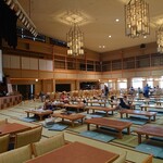 桃仙 - 大広間(巨大なフードコートのような場所)