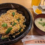 鶴亀飯店 - 銀シャケレタス炒飯