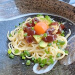 J PASTA - まぐろとアボカドの月見ポキスパゲティ（1460円）