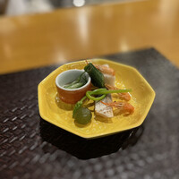 馳走菴 ひじり - ・先付
                    インゲン胡麻和え
                    カマス幽庵焼き
                    筍姫皮のしんじょ
                    川海老の唐揚げ