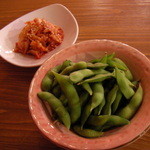 Ramen Onigokko - おつまみの定番。枝豆＆キムチ