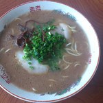 田の久 - ラーメン＠５００円 実物のスープはもっと茶色でした。
