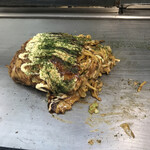 お好み焼き Sakura - 玉子ぶっかけ焼きそばの断面