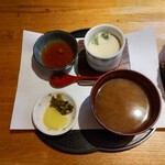 味彩とよまる - 味噌汁、茶碗蒸し、漬物、天ぷらつゆ※通常ご飯付きます