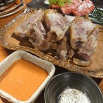 炭火焼肉ぐら - 豚足の味付け