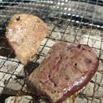 炭火焼肉ぐら - レバー塩ニラ焼き上がり