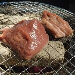 炭火焼肉ぐら - ぐらの牛たん焼きます