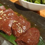 炭火焼肉ぐら - 今回のイチオシのレバー塩ニラ焼き