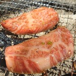 炭火焼肉ぐら - 仙台牛カルビ焼きます