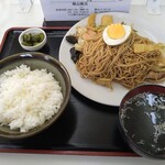 Yokoyama Hanten - 五目焼そば 880円　ライス 200円