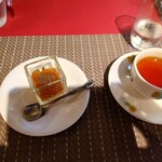 ふわふわ - デザートとドリンク（紅茶）