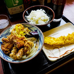 丸亀製麺 - 鶏唐鬼オロシブッカケ690円、天丼用白ごはん140円、いか天140円です。安定の美味さでした。
