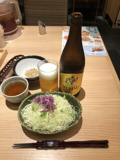 Shinjuku Saboten - ②瓶ビール:サッポロヱビス、キャベツとすりごま
