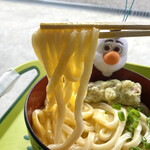 須崎食料品店 - 生卵を絡めて黄金色のうどん〜!