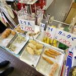 須崎食料品店 - 惣菜コーナーが出来てました。(舞妓さんカニカマ発見！)